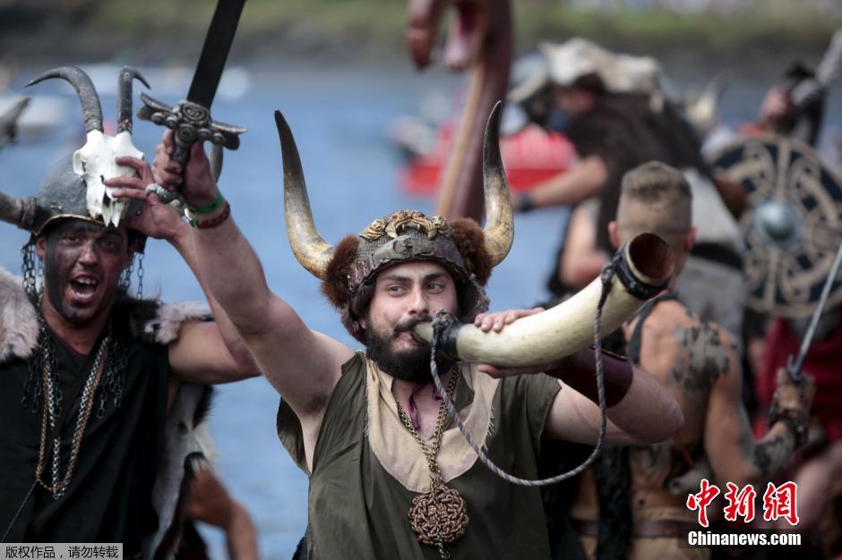 西班牙举行“维京海盗节” 令游客重温昔日场景