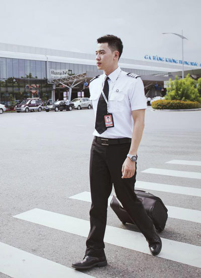90后帅哥成越南最年轻机长 外形俊朗志向高远（图）