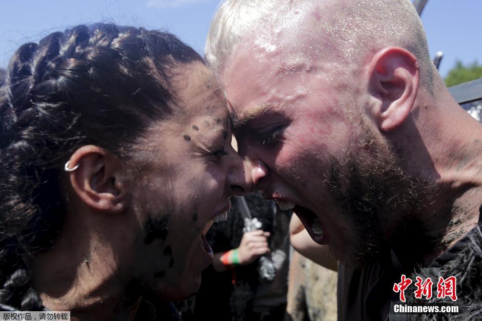 西班牙举行“维京海盗节” 令游客重温昔日场景