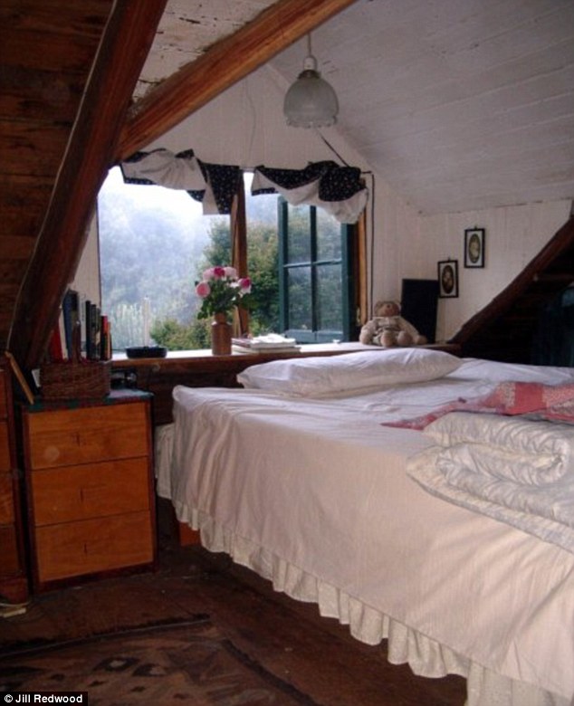 50岁老太遵循5岁时的愿望隐居30年