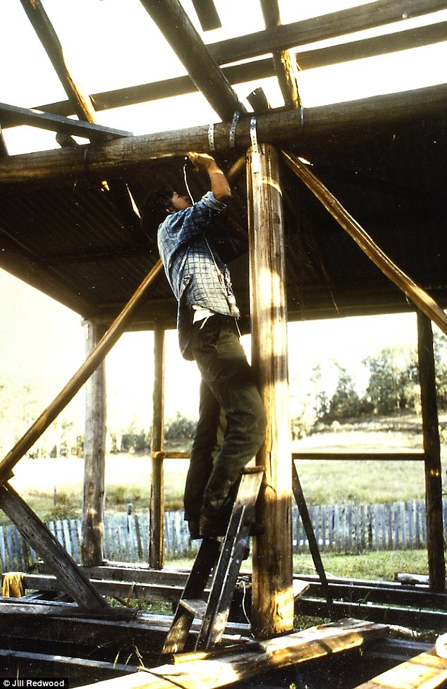 50岁老太遵循5岁时的愿望隐居30年