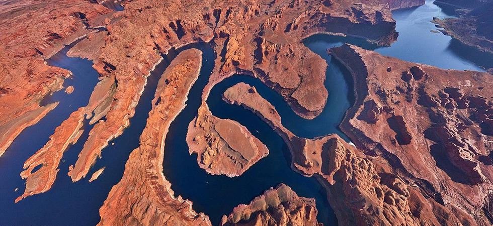 震撼航拍影像：纽约曼哈顿俯瞰如同电路板