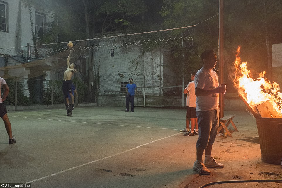 摄影师十四个月跟拍纽约贫民窟