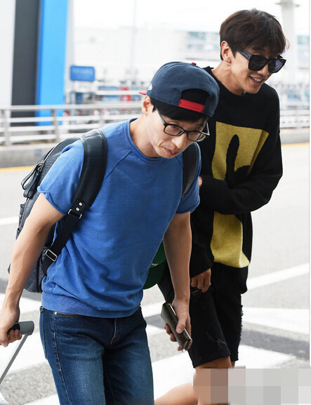 李光洙刘在石现身机场赴上海 大长腿吸睛展暖男气质【组图】