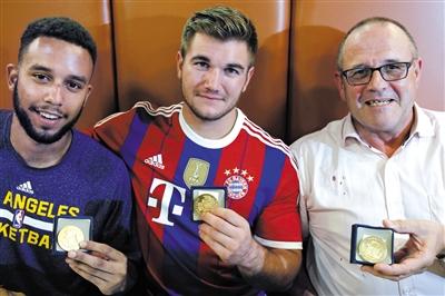 欧洲列车枪击疑犯被美大兵制伏 用时不到15秒