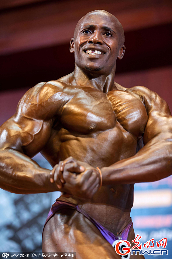 坦桑尼亚举办&ldquo;肌肉先生&rdquo;大赛 猛男秀身材超吸睛