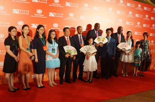 北京小记者团采访联合国会议