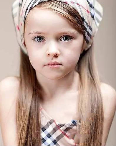 俄罗斯9岁小美女成年龄最小的超模！