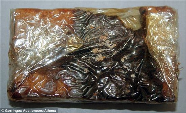 英国女王结婚蛋糕68年后仍可食用 一块售价5000元