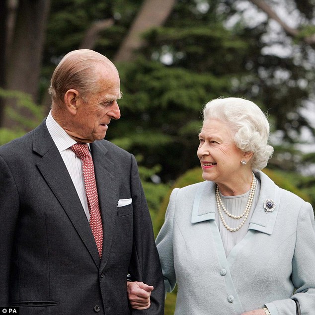 英国女王结婚蛋糕68年后仍可食用 一块售价5000元