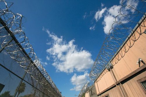 揭秘美国少管所的孩子：缺乏爱却被关在没有爱的地方