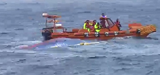 韩国钓鱼船倾覆致10人遇难搜救工作继续（图）