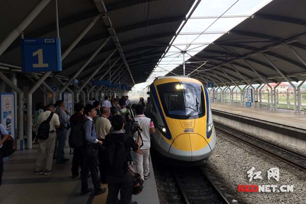 世界最高速度米轨动车组在马来西亚正式载客运营。