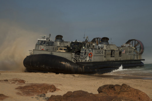 日本于今年7月参加了美、澳、新西兰举行的“护身军刀”演习。图为美军两栖登陆舰。