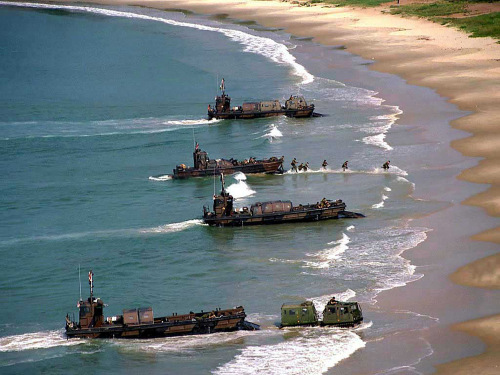 日美联合夺岛演习中使用的登陆艇。