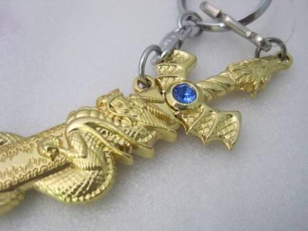 男生们收藏的刀具。