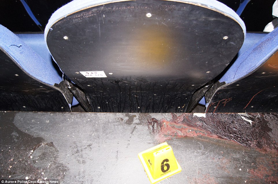 美电影院枪击案致12人死 现场照片首曝光