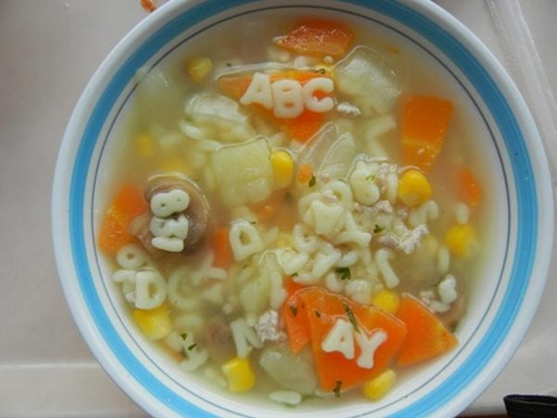 字母面条超抢镜。