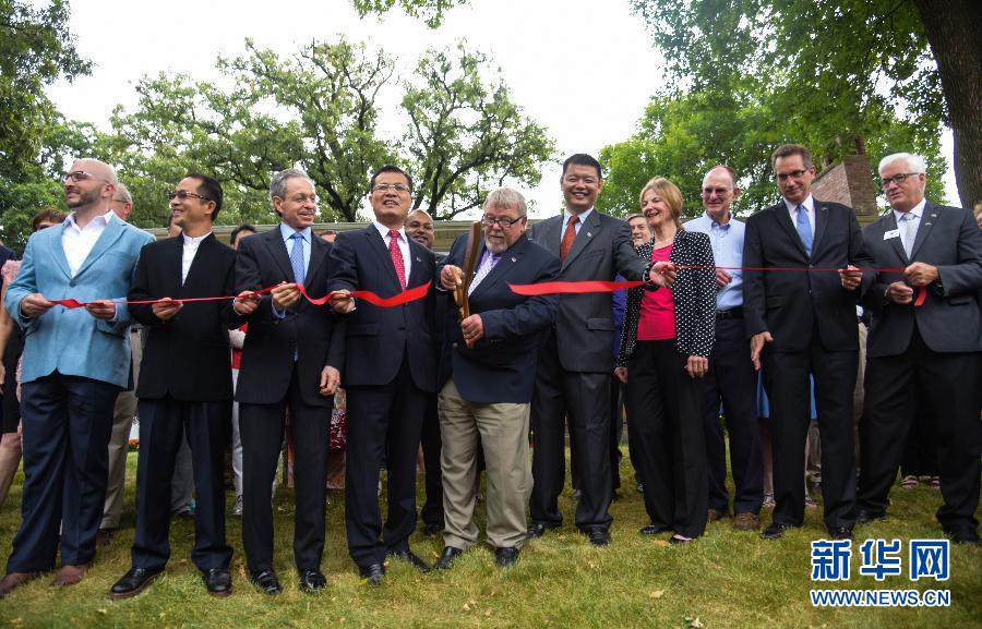 (国际)(1)“中美友谊屋”开放仪式在美国艾奥瓦州马斯卡廷市举行