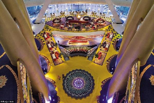 在迪拜七星级酒店住一晚是怎样的体验？