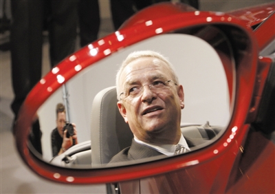 大众汽车首席执行官马丁&middot;温特科恩（右）。资料图片