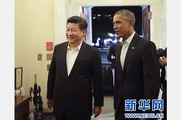 9月24日晚，国家主席习近平应美国总统奥巴马邀请来到白宫。奥巴马在门前热情迎接。然后，两国元首沿宾夕法尼亚大街一同步行前往布莱尔国宾馆举行会晤。新华社记者兰红光摄