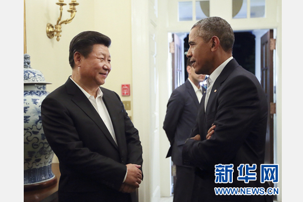 9月24日晚，国家主席习近平应美国总统奥巴马邀请来到白宫。奥巴马在门前热情迎接。然后，两国元首沿宾夕法尼亚大街一同步行前往布莱尔国宾馆举行会晤。新华社记者兰红光摄