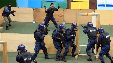 东京警视厅首次公开实弹射击训练。