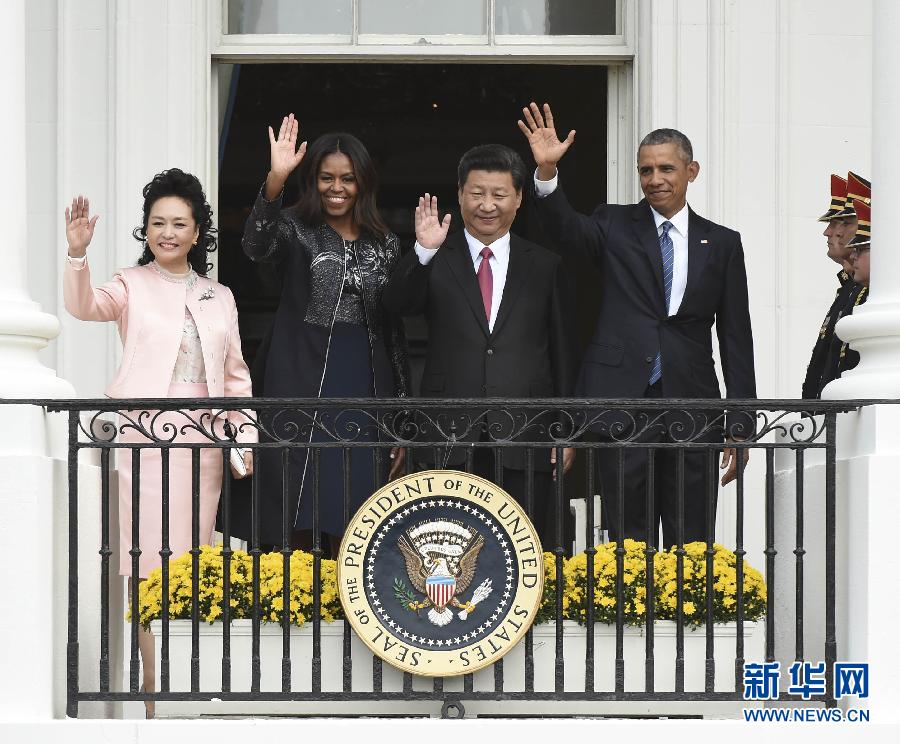 9月25日，美国总统奥巴马在华盛顿白宫南草坪举行隆重仪式，欢迎国家主席习近平对美国进行国事访问。 新华社记者李学仁摄