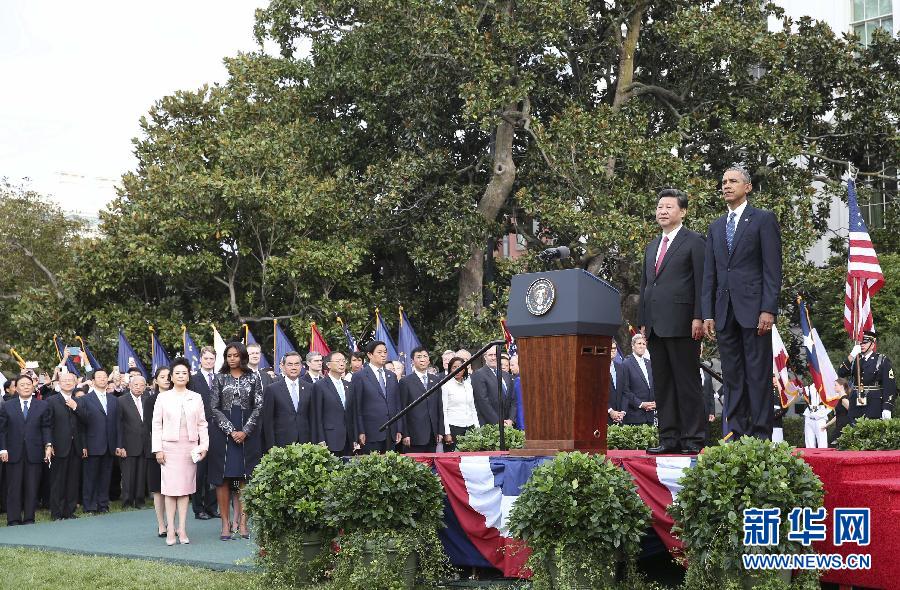 9月25日，美国总统奥巴马在华盛顿白宫南草坪举行隆重仪式，欢迎国家主席习近平对美国进行国事访问。 新华社记者 兰红光 摄