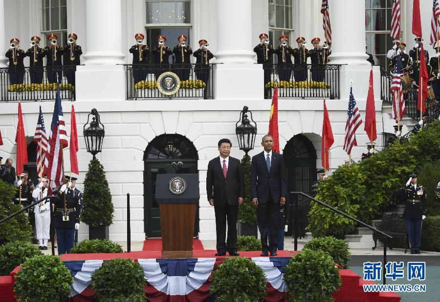 9月25日，美国总统奥巴马在华盛顿白宫南草坪举行隆重仪式，欢迎国家主席习近平对美国进行国事访问。 新华社记者 李学仁 摄
