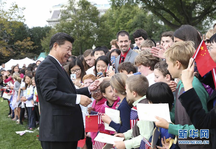 9月25日，美国总统奥巴马在华盛顿白宫南草坪举行隆重仪式，欢迎国家主席习近平对美国进行国事访问。 新华社记者 兰红光 摄