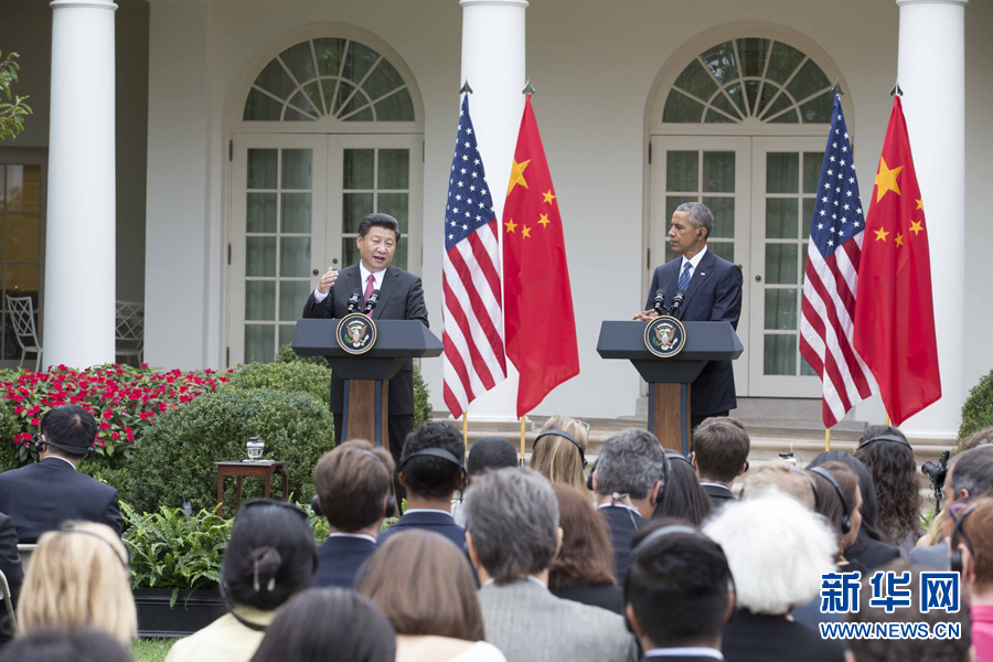 9月25日，国家主席习近平在华盛顿同美国总统奥巴马举行会谈。会谈后，两国元首共同会见记者。 新华社记者 黄敬文 摄 