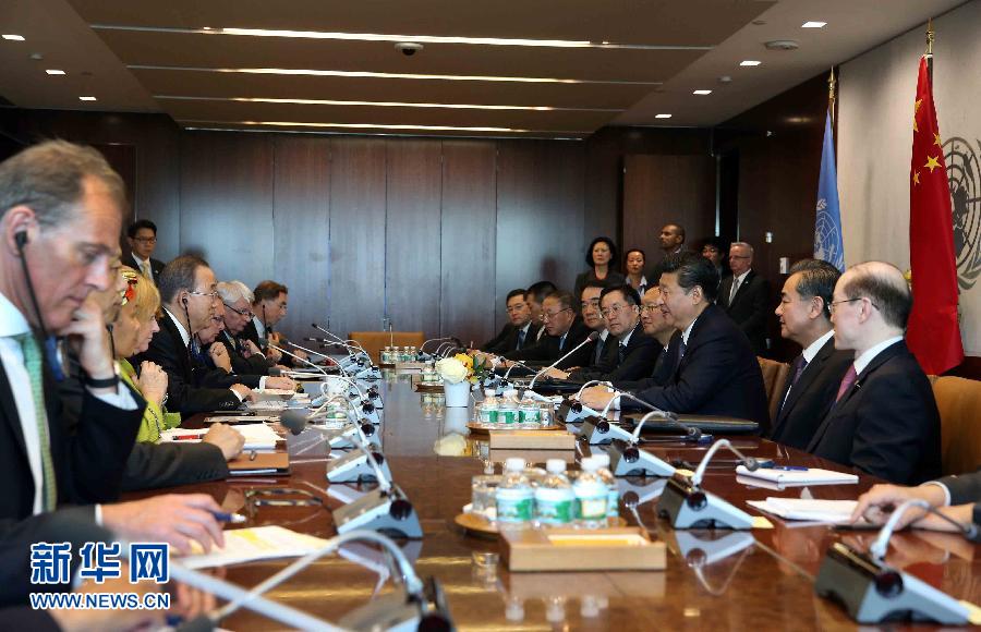 9月26日，国家主席习近平在纽约联合国总部会见联合国秘书长潘基文。 新华社记者 刘卫兵 摄 