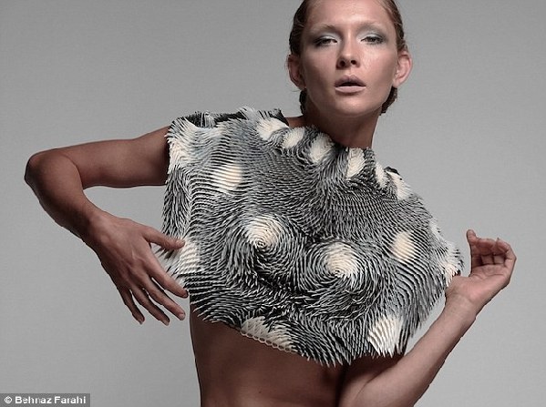 防狼利器！3D服装可根据目光变换形状