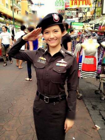 泰国警花小妹走红