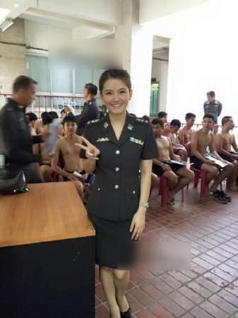 泰国警花小妹走红