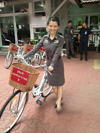 泰国警花小妹走红