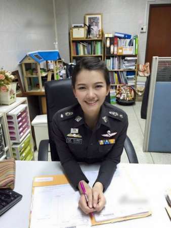 泰国警花小妹走红