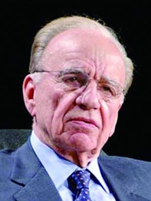 传媒大亨鲁珀特&middot;默多克7日晚在社交网站&ldquo;推特&rdquo;上发帖，调侃美国总统贝拉克&middot;奥巴马的黑人总统身份，在网络上引起一片哗然。默多克8日道歉，称无意冒犯奥巴马，只是想表达对共和党总统竞选人本&middot;卡森的支持。