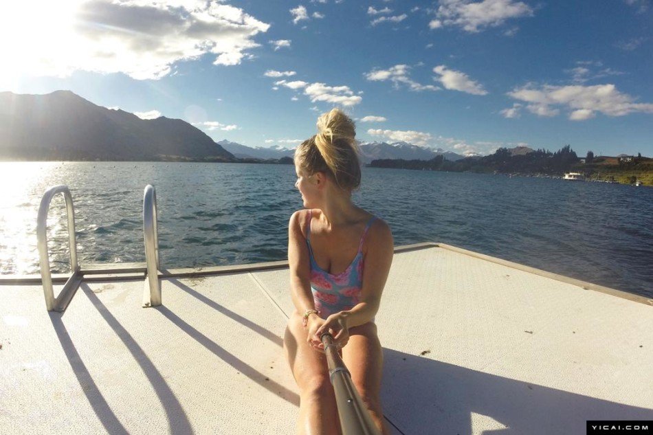 21岁克罗地亚女孩晒旅行照挣钱