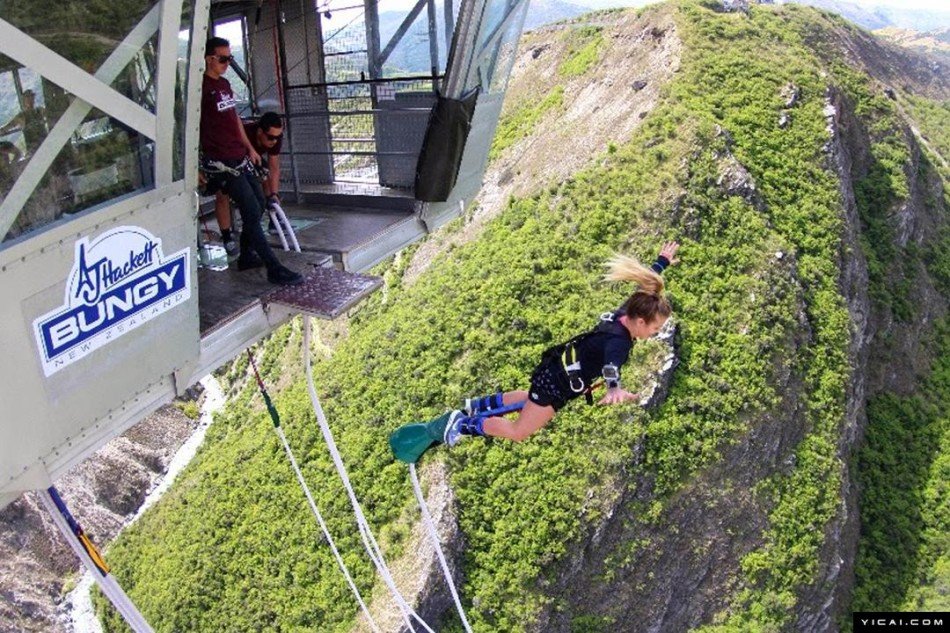 21岁克罗地亚女孩晒旅行照挣钱