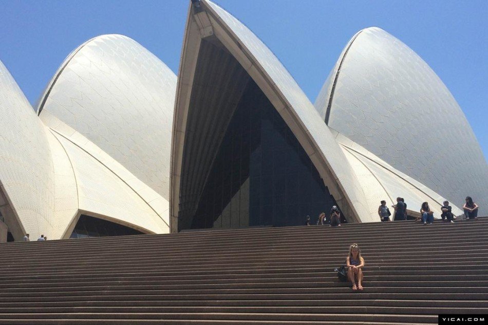 21岁克罗地亚女孩晒旅行照挣钱