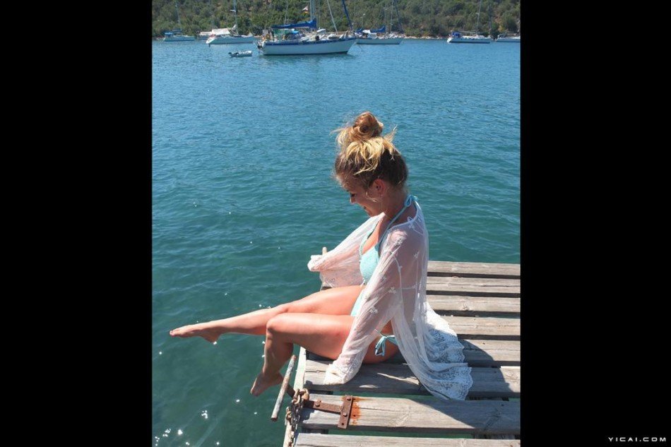 21岁克罗地亚女孩晒旅行照挣钱