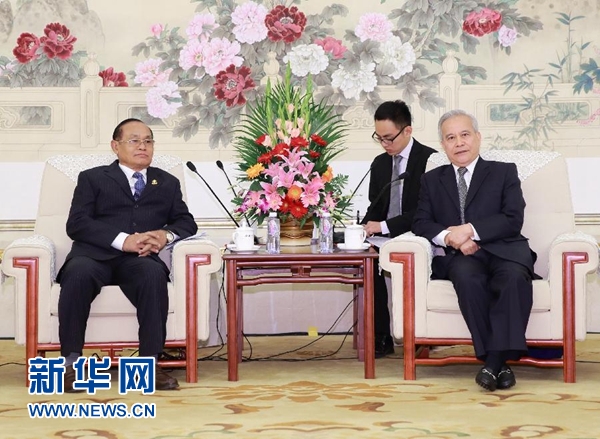 10月12日，全国政协副主席王钦敏在北京会见柬埔寨参议院第二副主席狄诺一行。 新华社记者丁海涛摄 