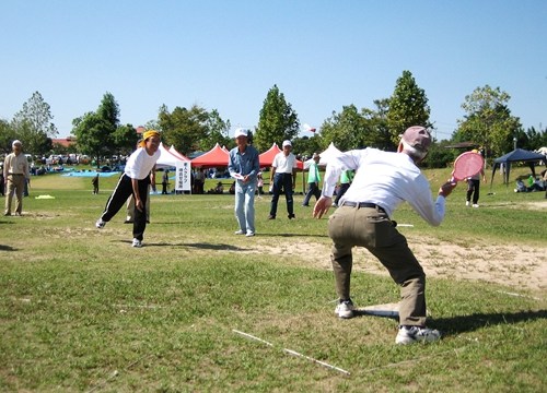 资料图：多数日本老年和青少年体能佳。