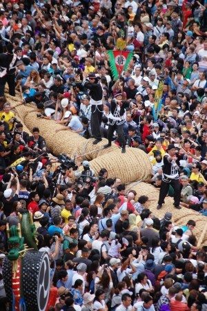 数十万人参加了此次比赛。