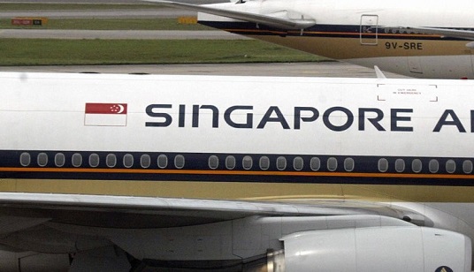 新加坡航空一客机起落架故障机身前倾&ldquo;头贴地&rdquo;