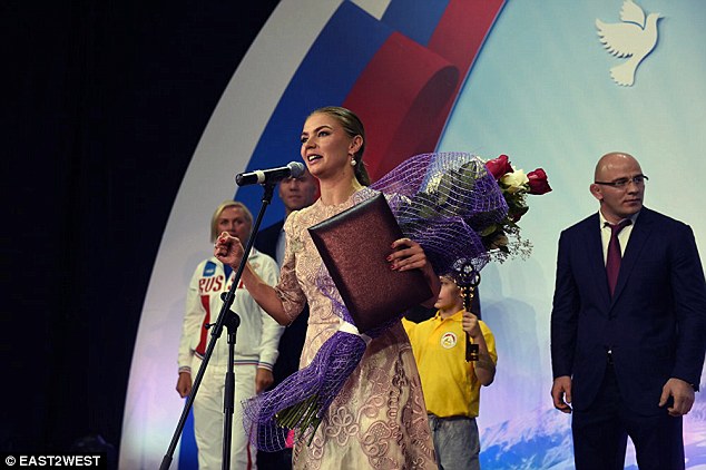 普京绯闻女友时隔5月首露面 引产子猜测
