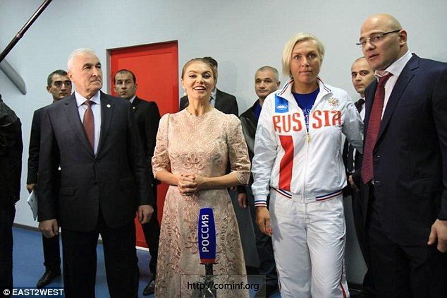 普京绯闻女友时隔5月首露面 引产子猜测